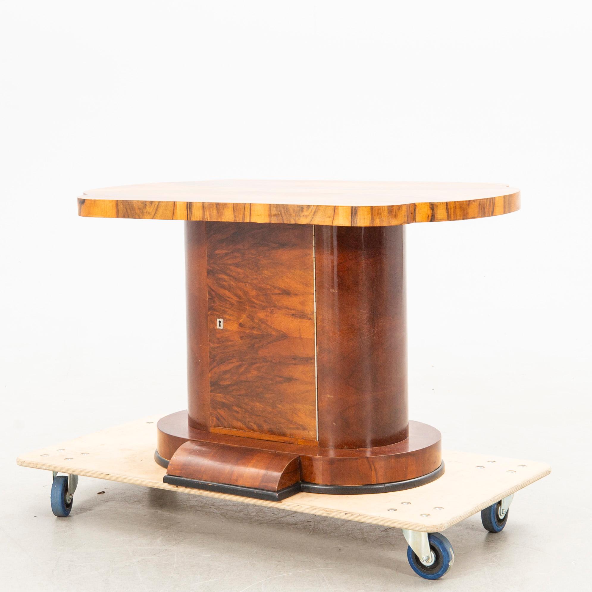 Table, Art Deco style, 20th century.