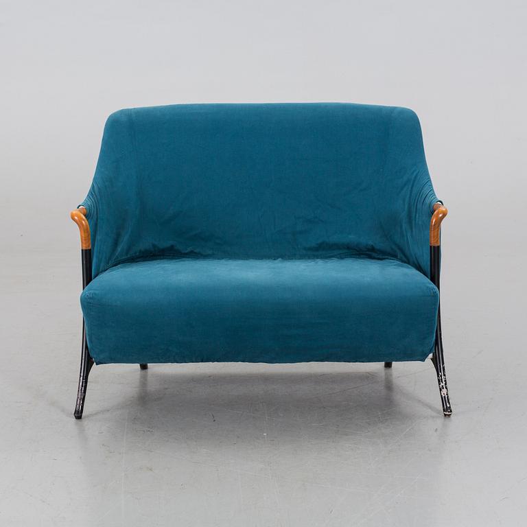 A "PROGETTI" SOFA BY UMBERTO ASNAGO FOR GIORGETTI.