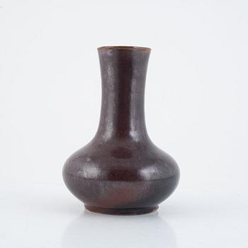 A Chinese flambé vase, late Qing dynasty.