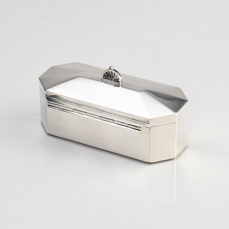 Wiwen Nilsson, a silver box with lid, Lund 1929.