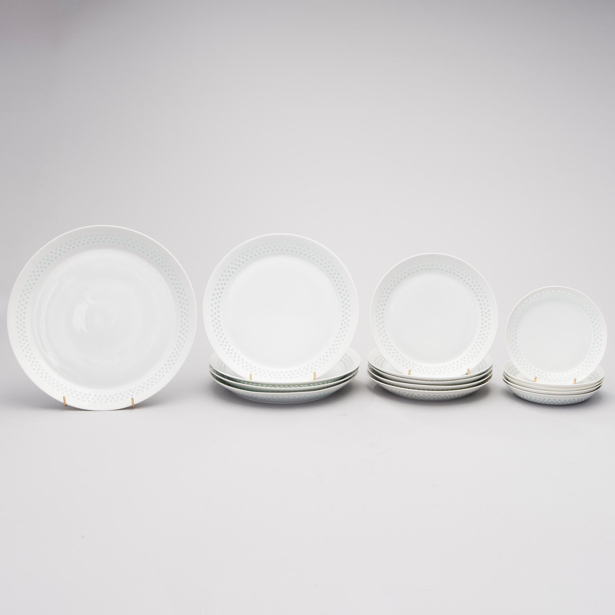 FRIEDL HOLZER-KJELLBERG, ASTIASTO, 34 osaa, "Helmi", riisiposliinia, signeeratut F.H.Kj. Arabia Finland.