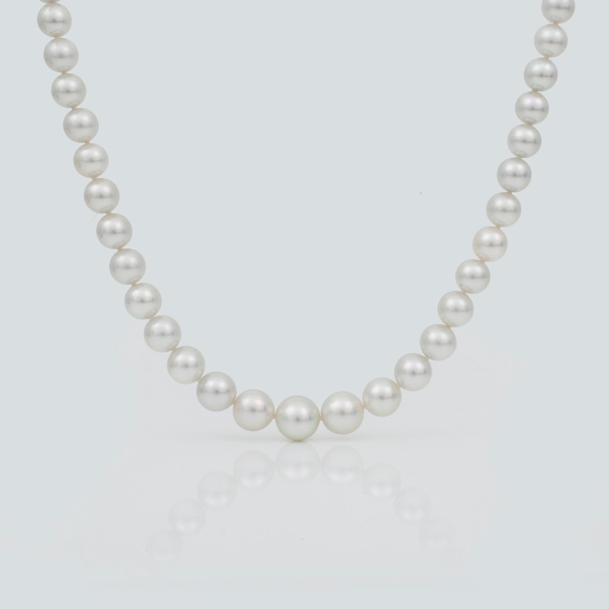 NECKLACE, a string with 39 cultivated white pearls with a 18K pink gold clasp with diamonds.