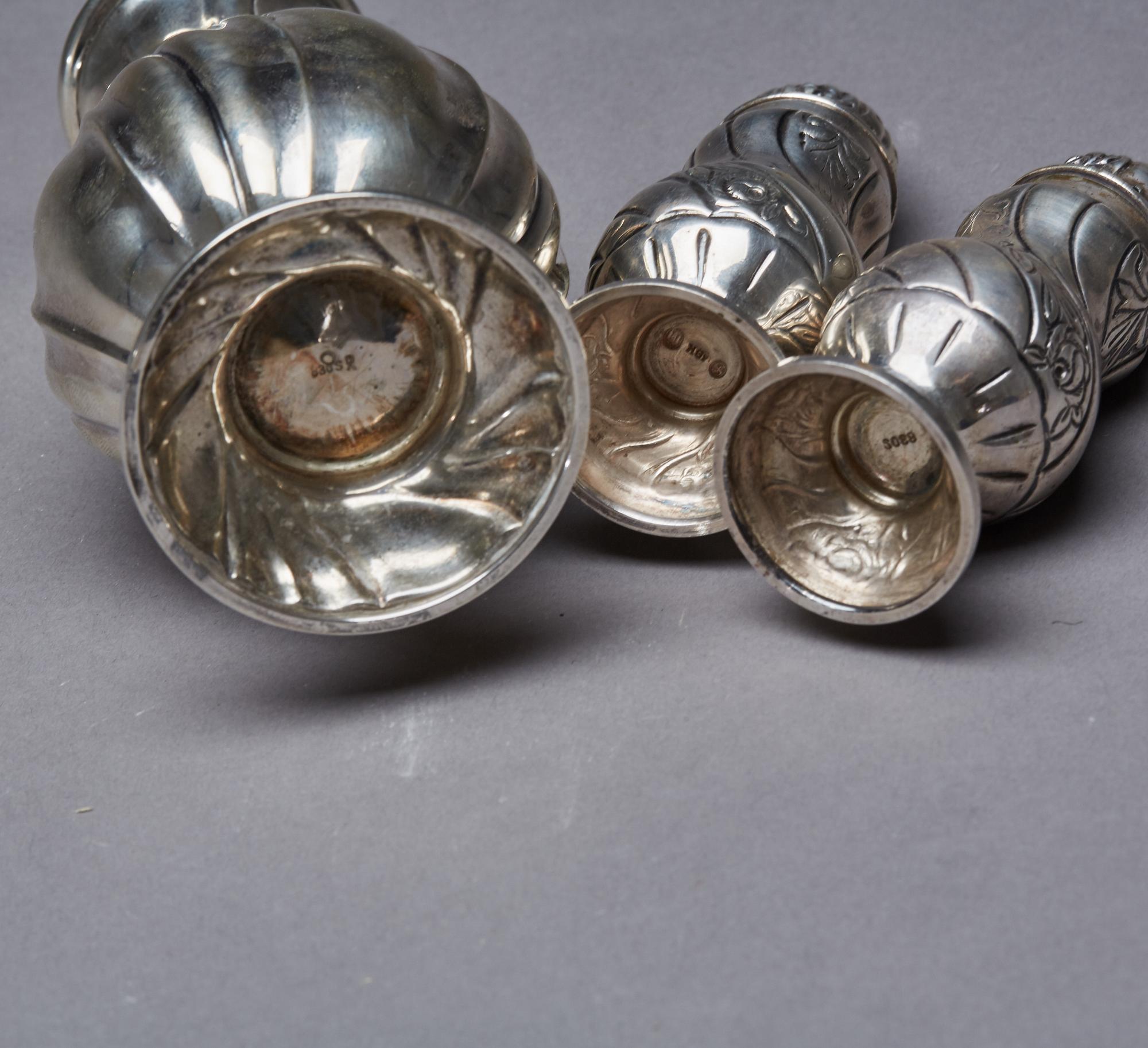 SOCKERRUSKA, SALT- och PEPPARSTRÖARE, silver, svenska importstämplar samt Danmark 1900-talets andra hälft, vikt ca 250 g.