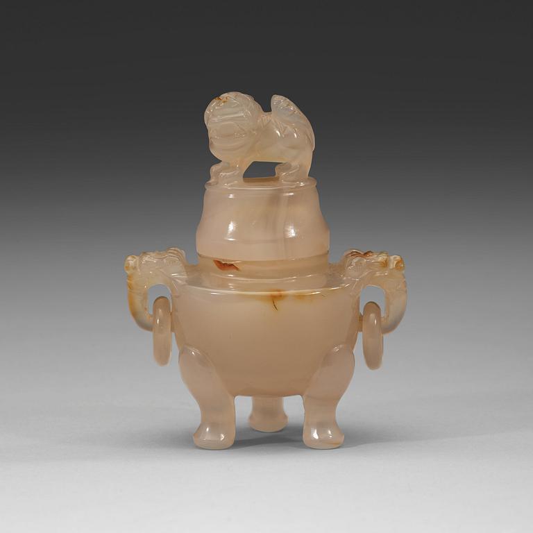 An agathe tripod nephrite censer with cover, late Qing dynasty, circa 1900.