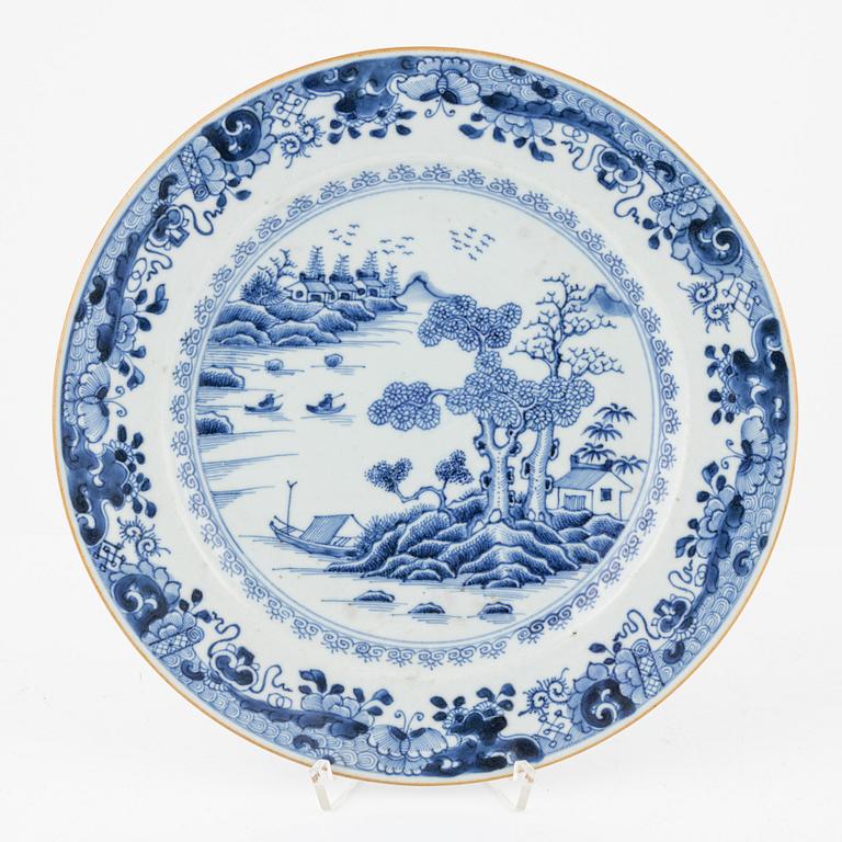 Tallrikar, 3 st, porslin,m Kina, Kangxi och Qianlong, 1700-tal.