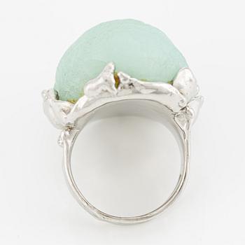 Ring in 18K gold with a green stone possibly beryl, by Jurgen Girgsdies.