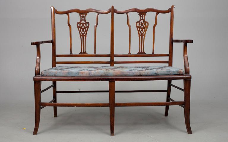 MÖBLEMANG, 5 delar, Oetzmann & Co, Chippendale stil, England 1900-taletes början.