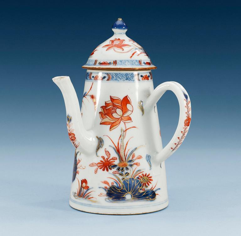 An imari coffee pot with cover, Qing dynasty, early 18th Century.