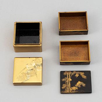 A Japanese bronze censer and two lacquer boxes with cover, Meiji period (1868-1912).