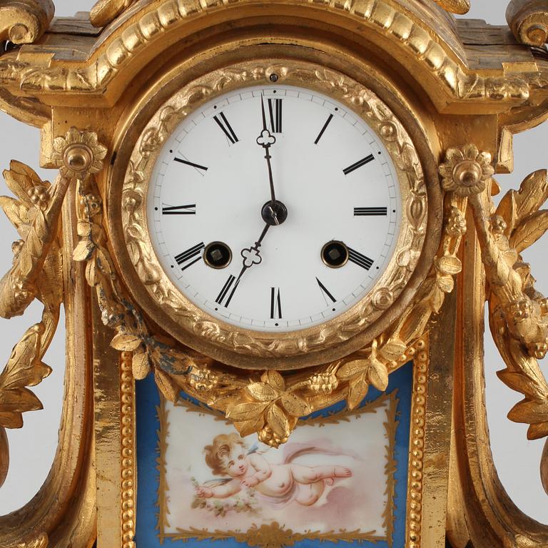 BORDSPENDYL, Louis XVI-stil, 1800-talets andra hälft.