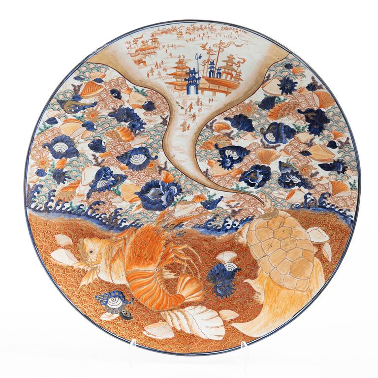 A massive Japanese imari charger, Meiji period (1868-1912). Signed.