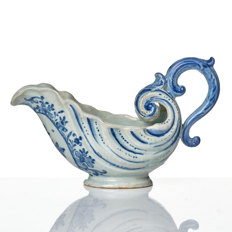 A Dutch faience saucer, 18th century.