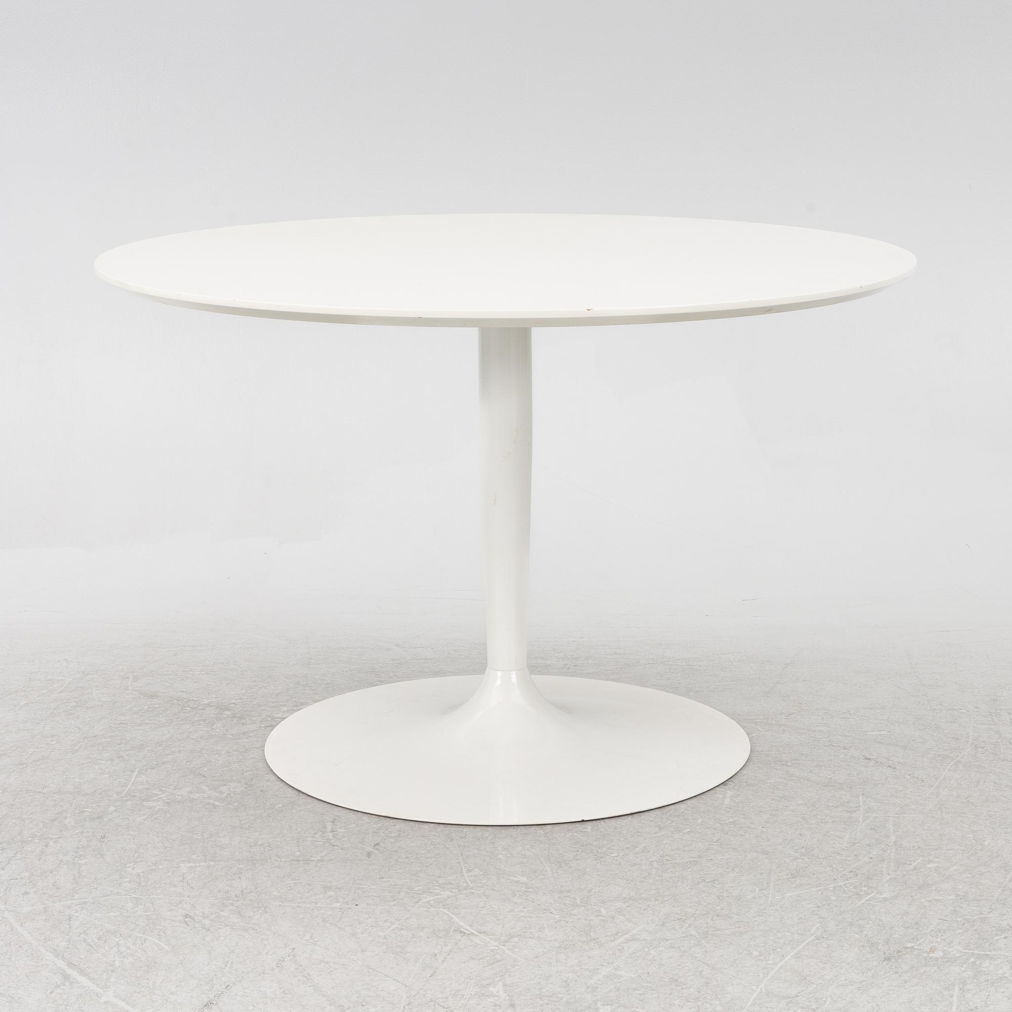 A dining table, Calligaris, Italy, 21st century.