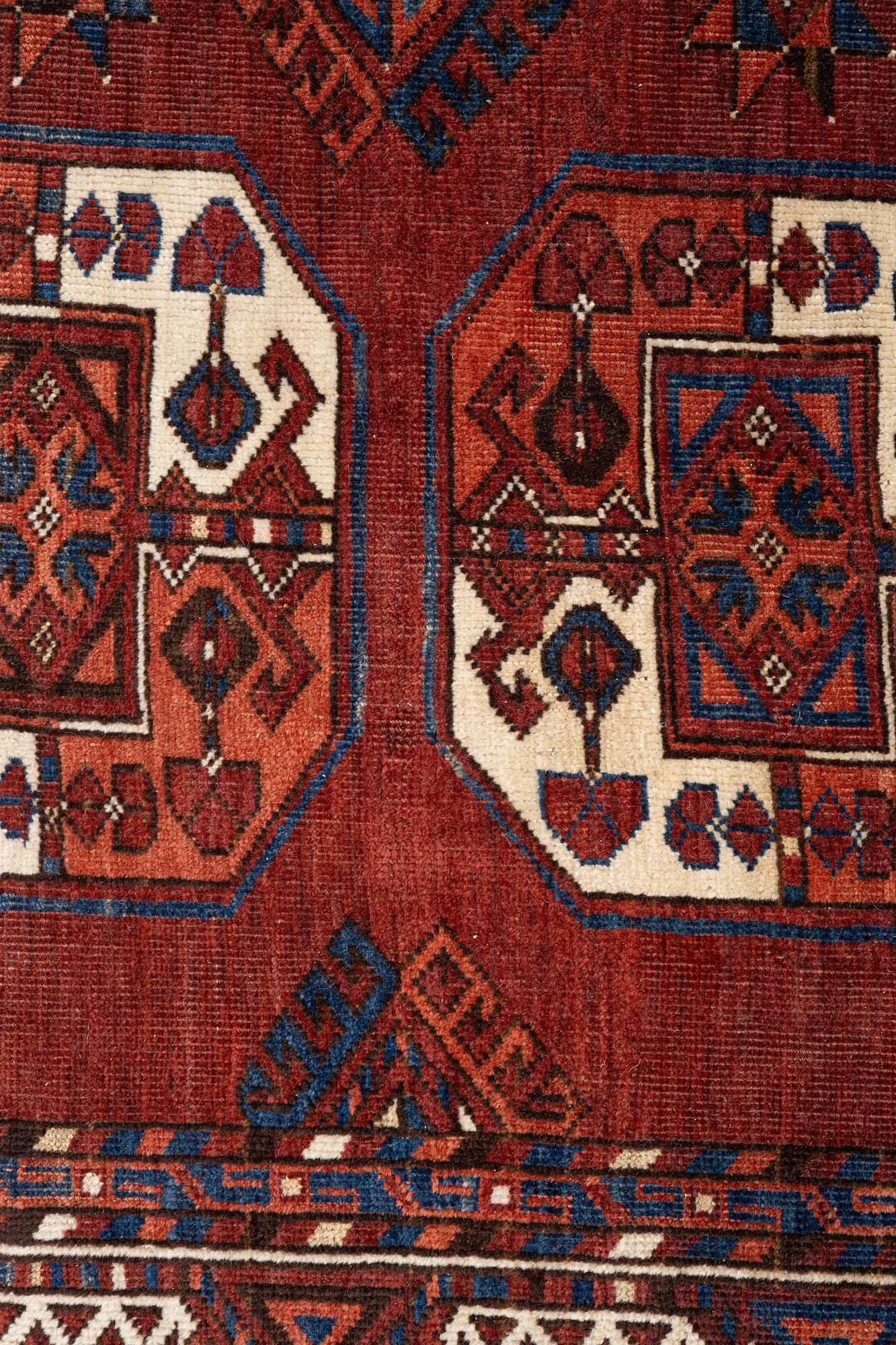 Carpet Erzari approx. 428 x 225 cm.