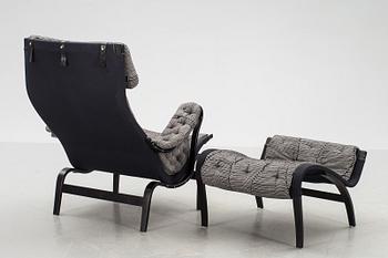 VILSTOL MED FOTPALL, "Pernilla", Bruno Mathsson by Dux Jubileumsutgåva 1907-2007.