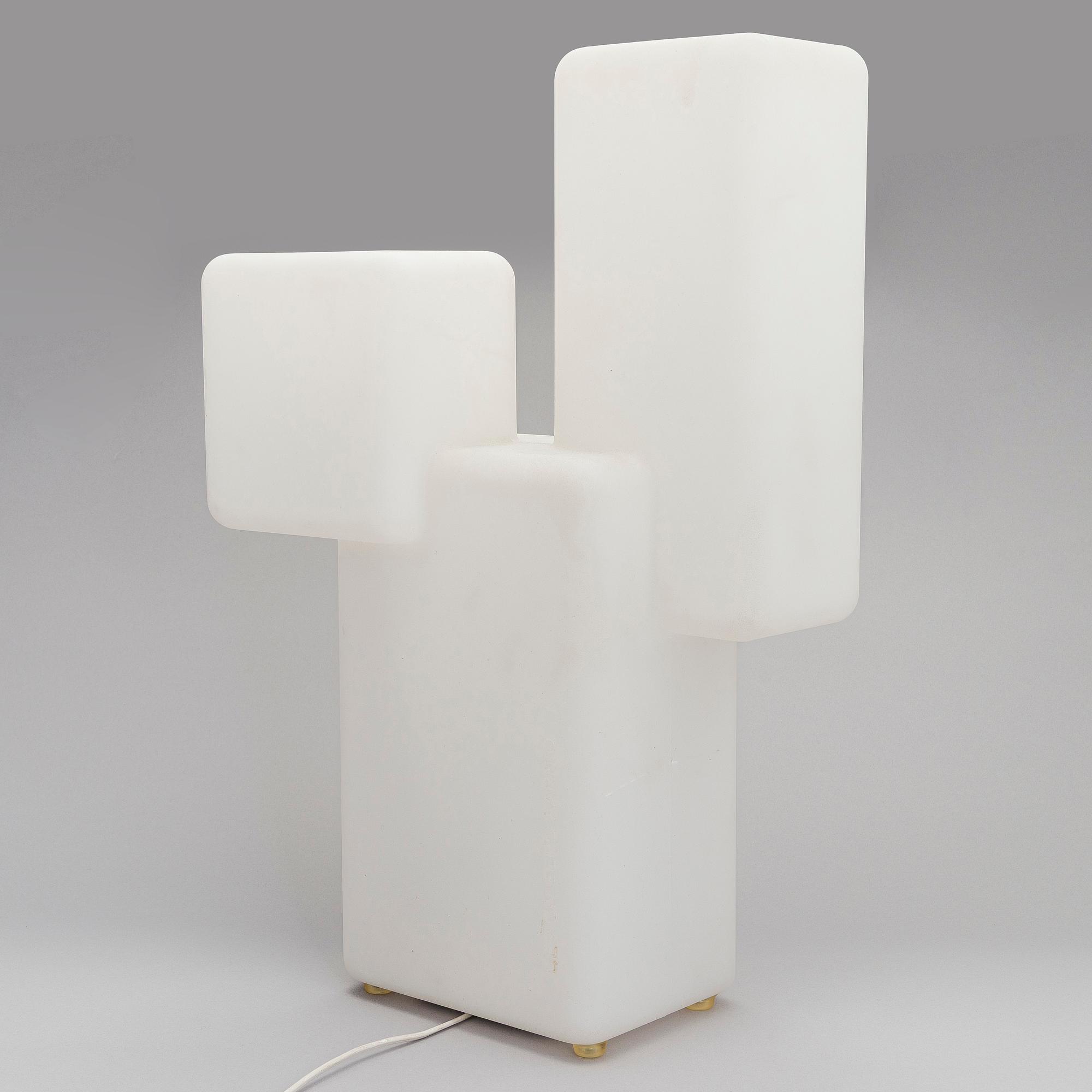 Eero Aarnio, pöytä/lattiavalaisin "Kubo", Innolux 2009.