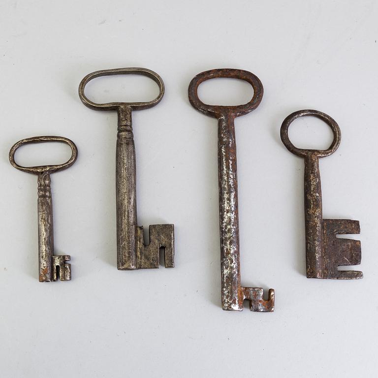 Four iron keys 18/19th century.