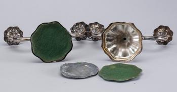 KANDELABRAR, ett par, CG Hallberg 1935, vikt med fyllning 1440 gr.