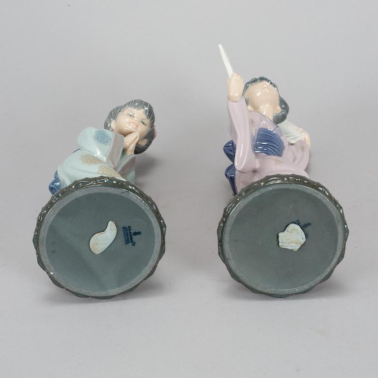 A pair of porcelain figurines, Spain, secind half of the 20th century.