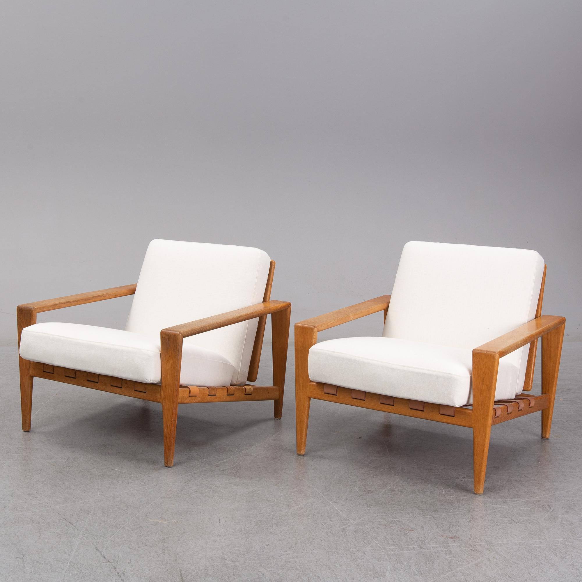 Svante Skogh, a pair of 'Bodö' oak easy chairs, AB Hjertquist & Co, Nässjö, designed in 1957.