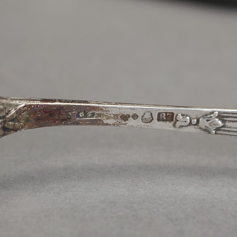 PARTI SILVERFÖREMÅL, 7 delar, samt NYSILVER, 1 del, olika nationaliteter, 1800-/1900-tal. Total silvervikt ca 189 gram.