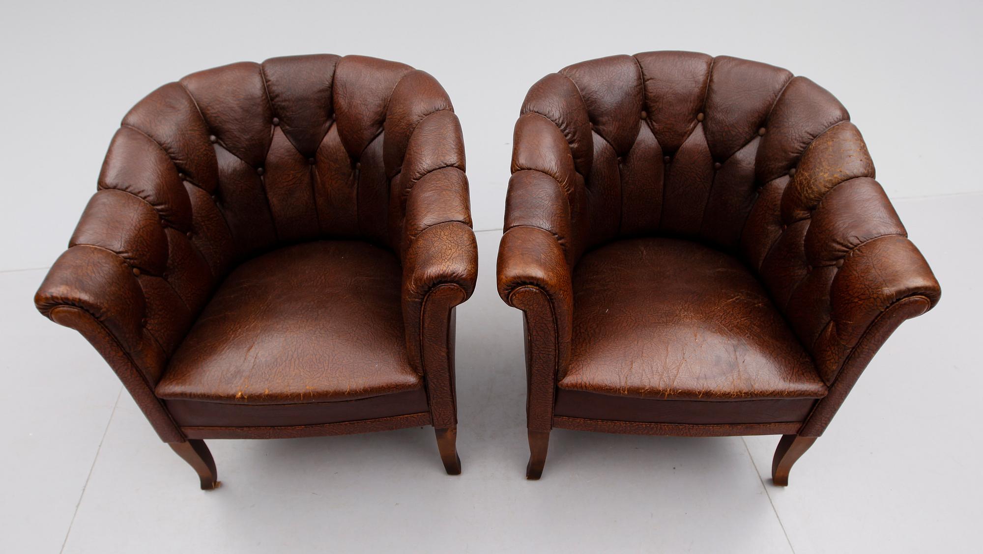 KLUBBFÅTÖLJER, 1 par, 1920-/30-tal.