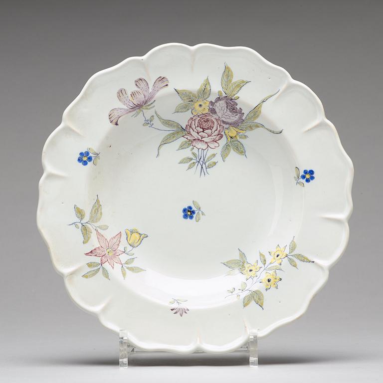 TALLRIKAR, nio stycken, fajans. Rörstrand, 1700-tal.