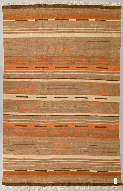 A 1930s Finnish flat weave carpet. Circa 335x220 cm.