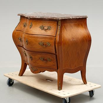 BYRÅ, rokokostil, 1900-talets mitt.