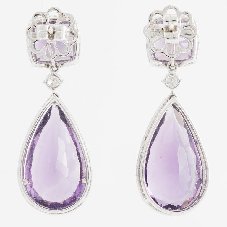 Earrings 18K white gold with amethysts and brilliant-cut diamonds.