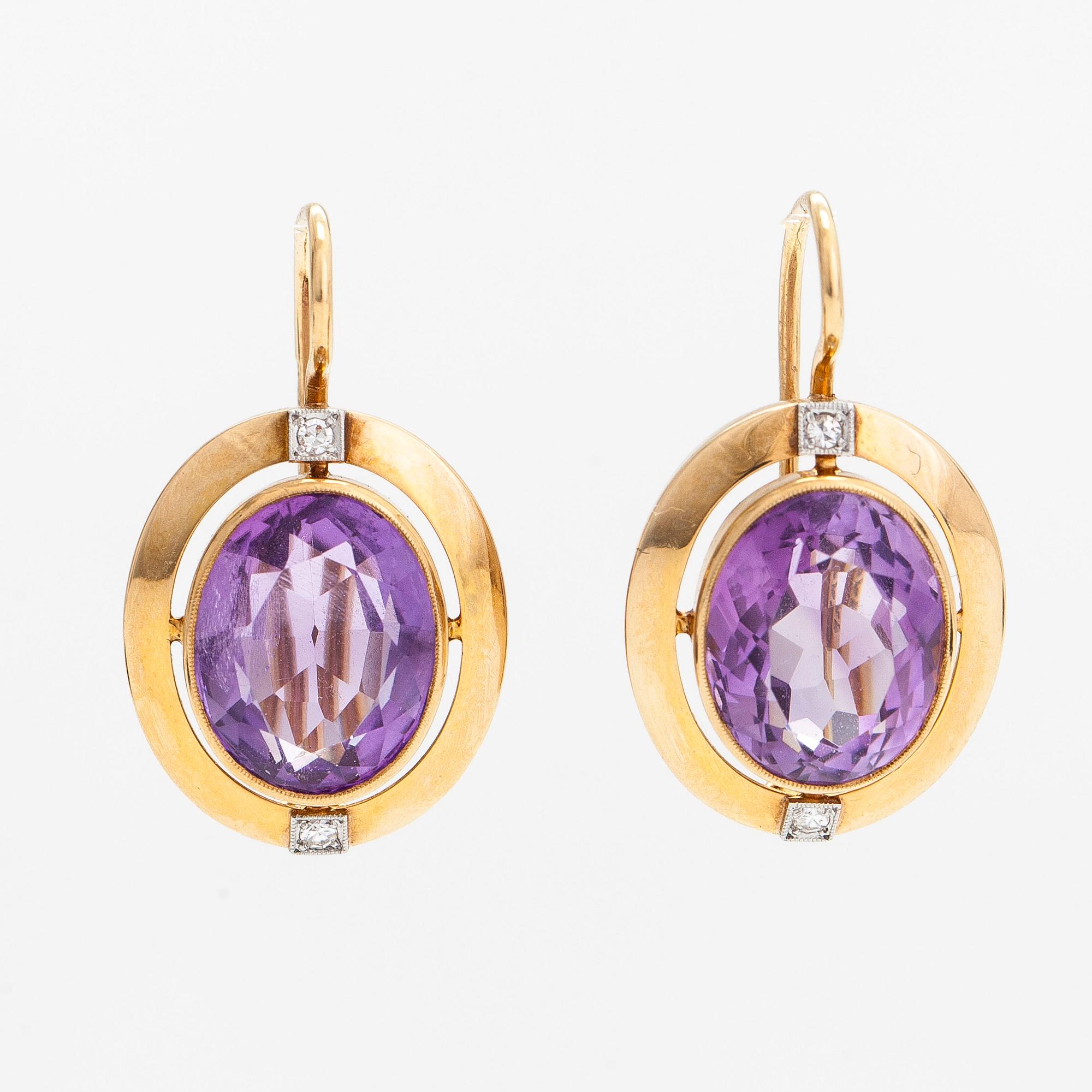 Örhängen, 18K guld, med ametister och diamanter, Helsingfors 1957.