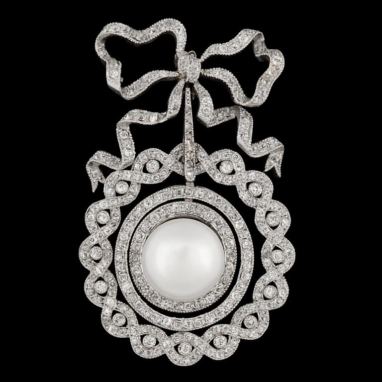 A natural pearl and diamond Belle epoque pendant, c. 1915.