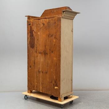 An early 20th Century cabinet.