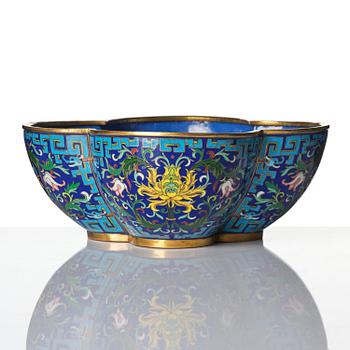 A quatre-foil  'lotus' jardiniere, late Qing dynasty.