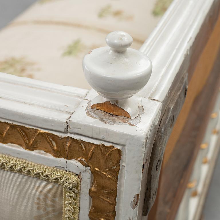 A Gustavians sofa from around the year 1800.
