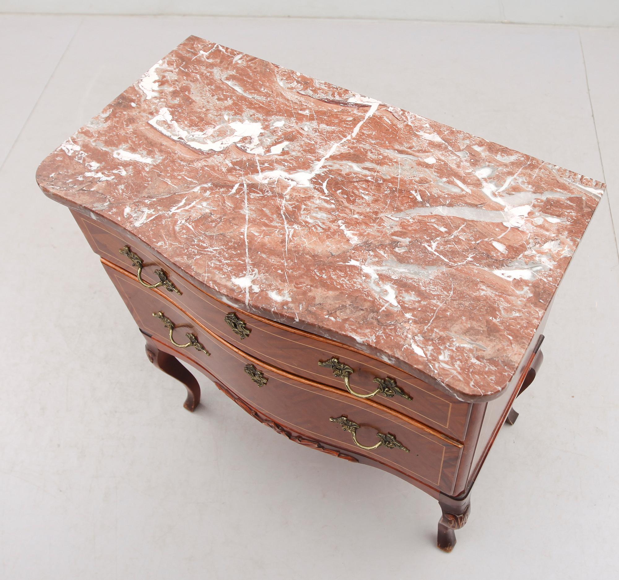 BYRÅ, rokokostil, 1900-talets andra hälft.