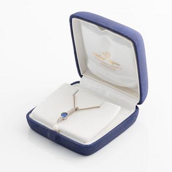 Atelier Ajour necklace in 18K white gold with sapphire and brilliant-cut diamonds.