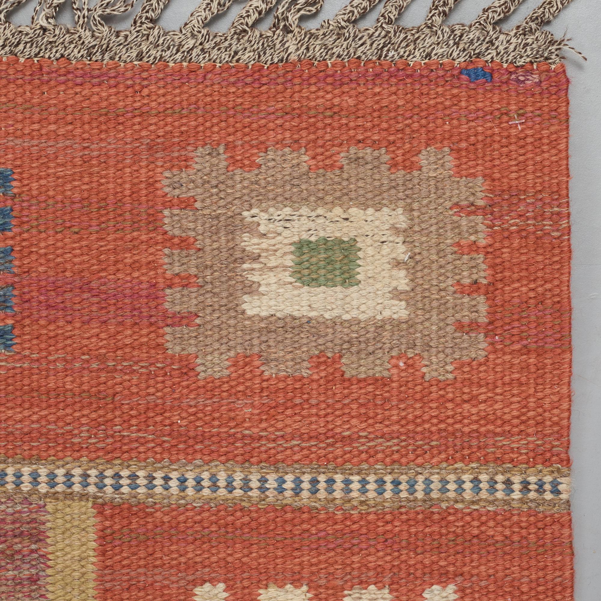 Märta Måås-Fjetterström, Matta, "Röd grön äng", rölakan, ca 259,5 x 200-201 cm, signerad AB MMF.