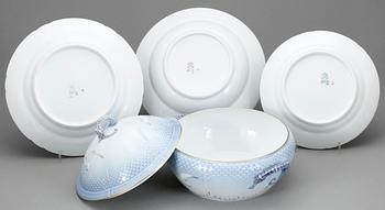 MATSERVIS, 41 delar, porslin, "Måsen", Bing & Gröndahl.