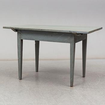 a table from the first half of the 19th century.