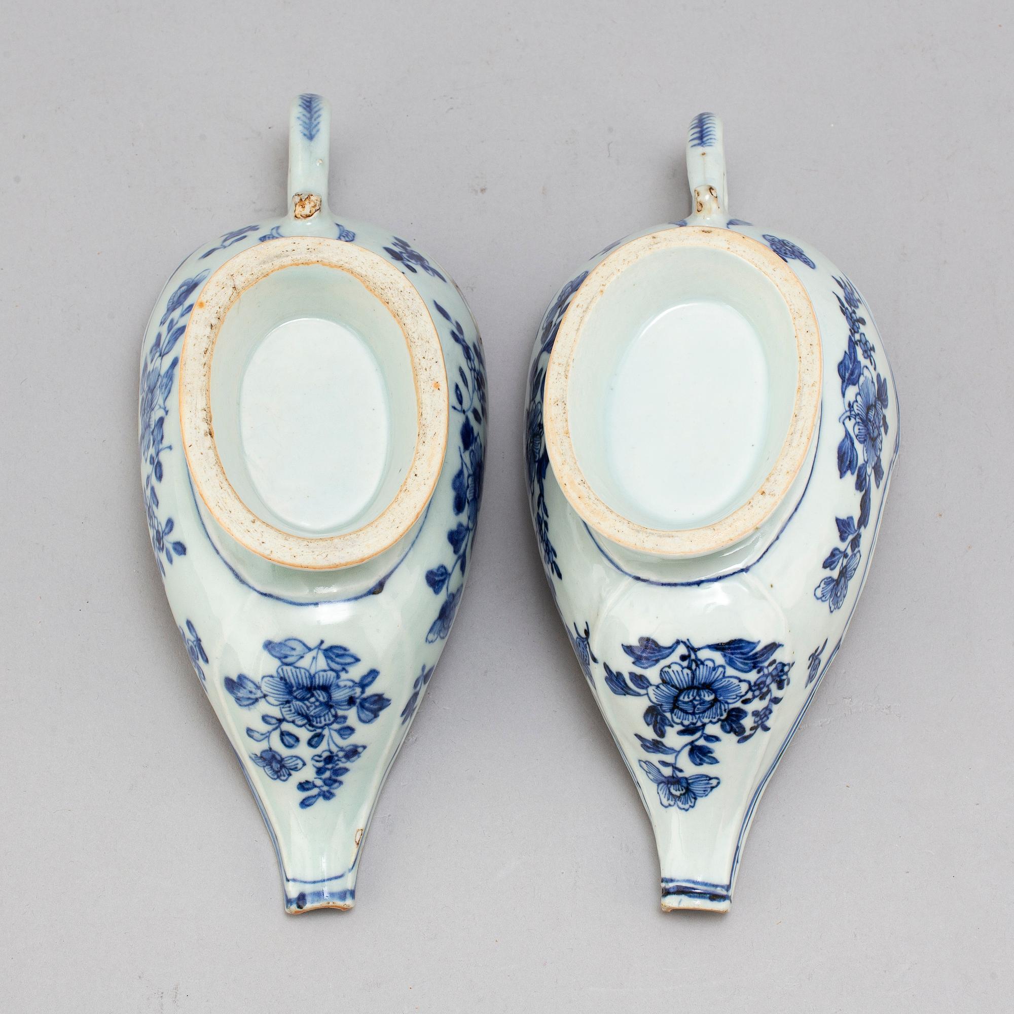 A pair of blue and white export porcelain sauce boats, Qing dynasty, Qianlong (1736-95).