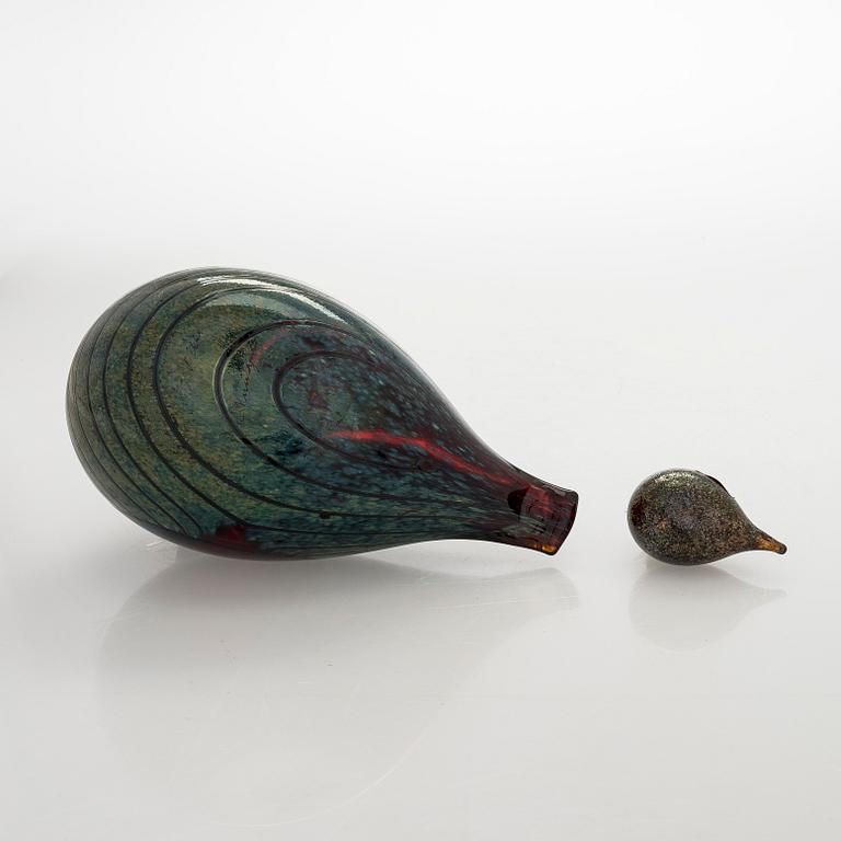 Oiva Toikka, Two glass birds, signed O. Toikka Nuutajärvi.