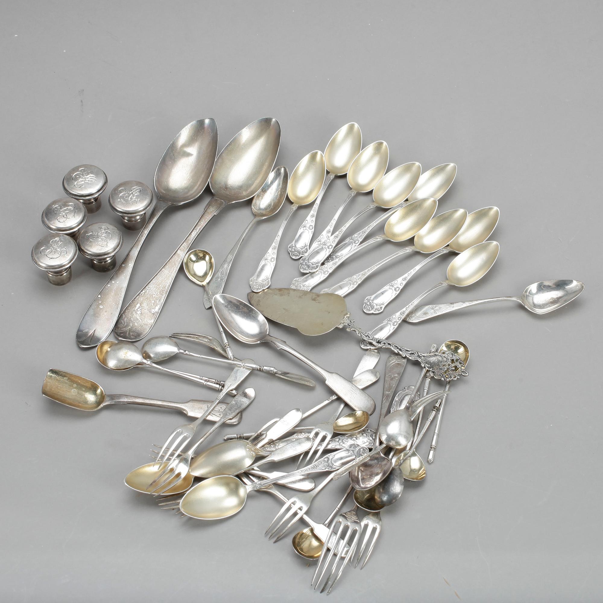 PARTI SILVER, 49 delar, bl.a Finland och Ryssland, 1700 - 1900-tal. Tot vikt 865 gram.