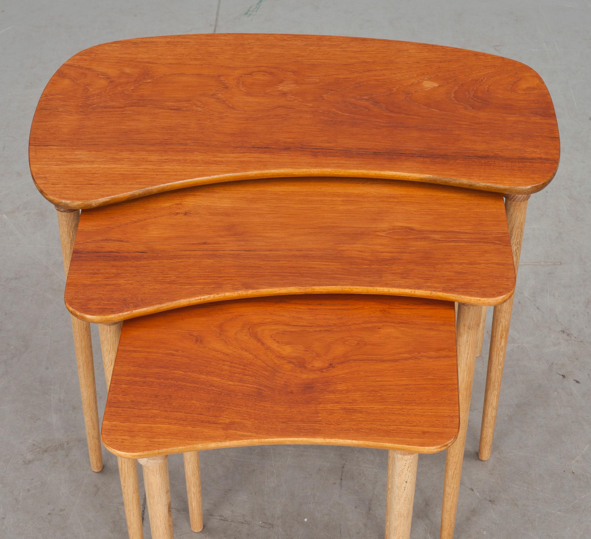 SATSBORD, 3 delar, 1900-talets andra hälft.