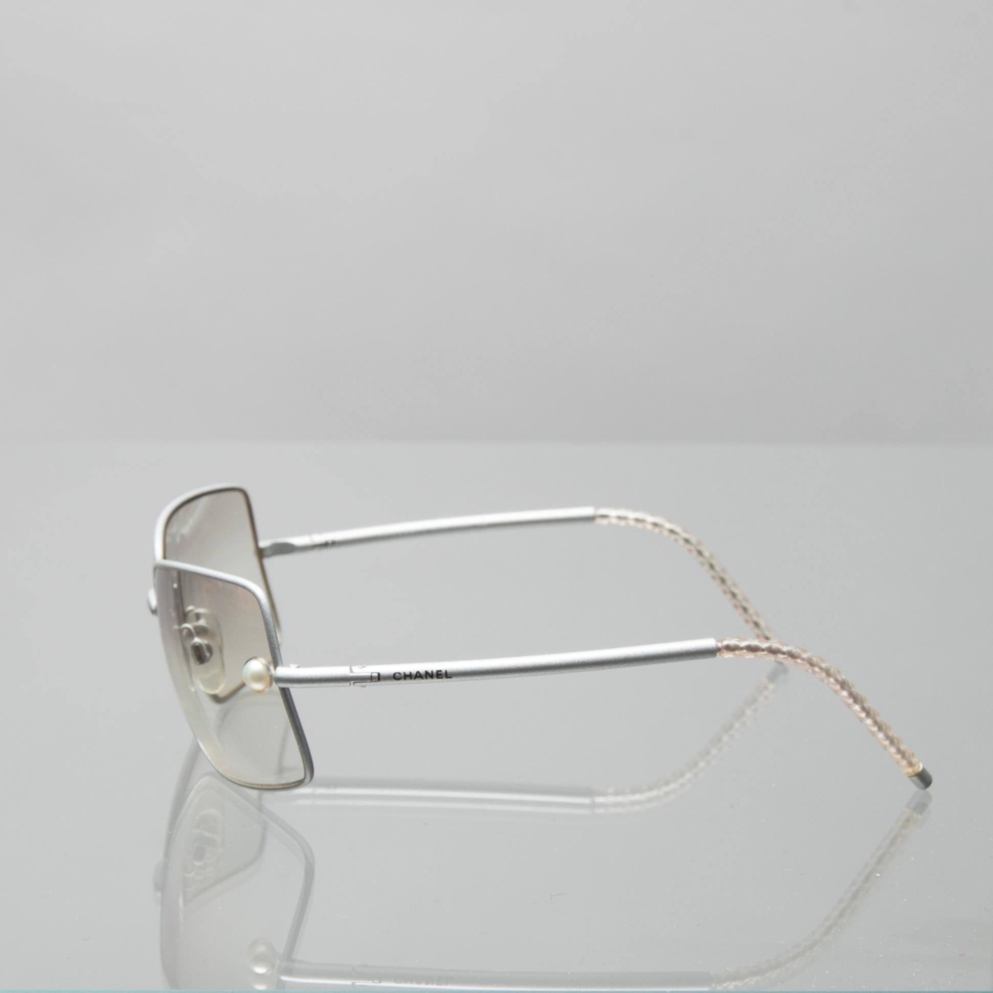 SOLGLASÖGON, Chanel.
