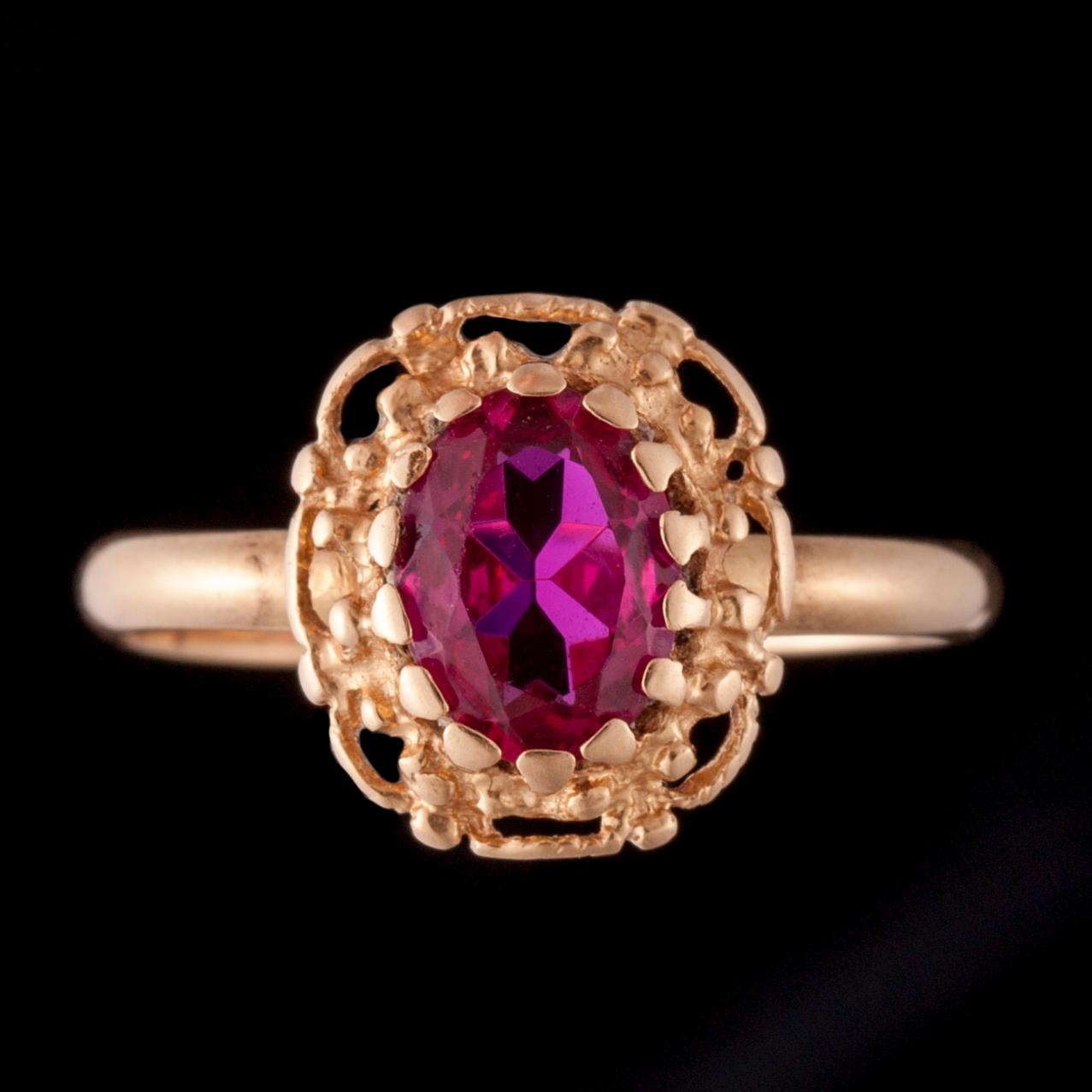 RING, 14K guld, syntetisk rubin, finska kontrollstämplar. Vikt 2,2 g.