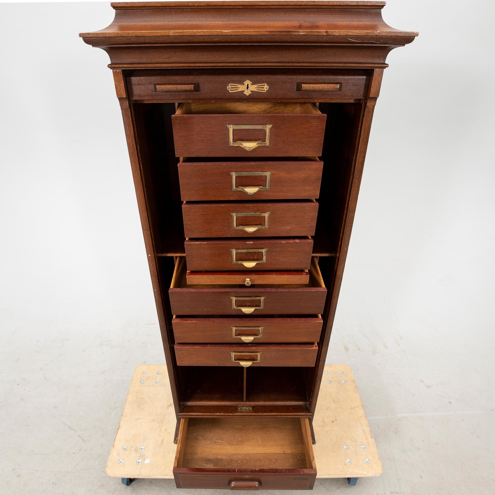 Jalusiskåp tidigt 1900-tal Åtvidaberg.