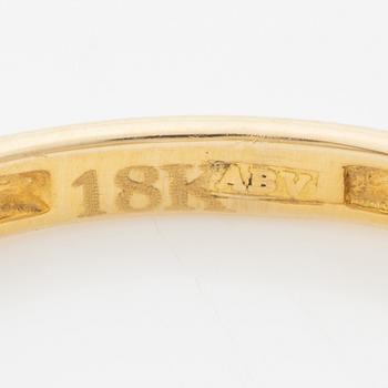 18K gold ring with an old-cut diamond.