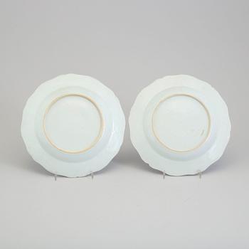 A pair of blue and white export porcelain plates, Qing dynasty, Qianlong (1736-95).