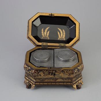 A Chinese lacquered box with cover with two pewter tea caddies, Qing dynasty, 19th Century.